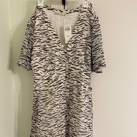 NWT Abercrombie Ladies Dress - Picture 1 of 3